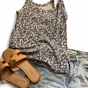 trendy summer floral tank top